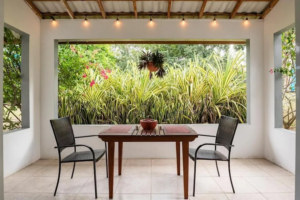 Ancella'S Garden Apartment-Beach-5Min Drive, 1 Hr Montego Bay, 25 Mins Ocho Rios, Continental Breakfast